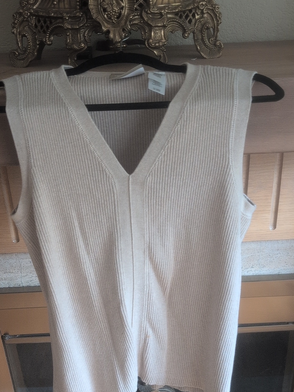Liz Claiborne Ribbed V-Neck Sleeveless Tank - Cream